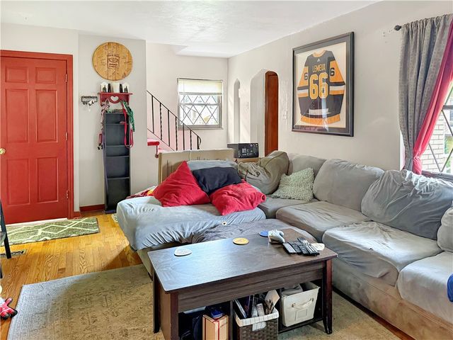 915 Liberty St, Mckees Rocks, PA 15136