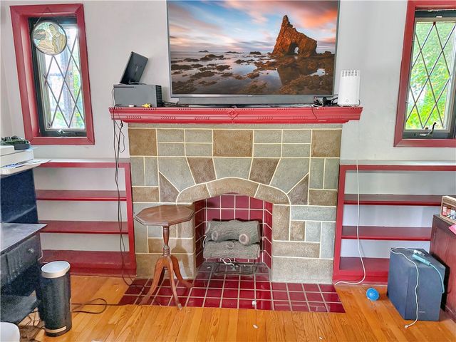 915 Liberty St, Mckees Rocks, PA 15136