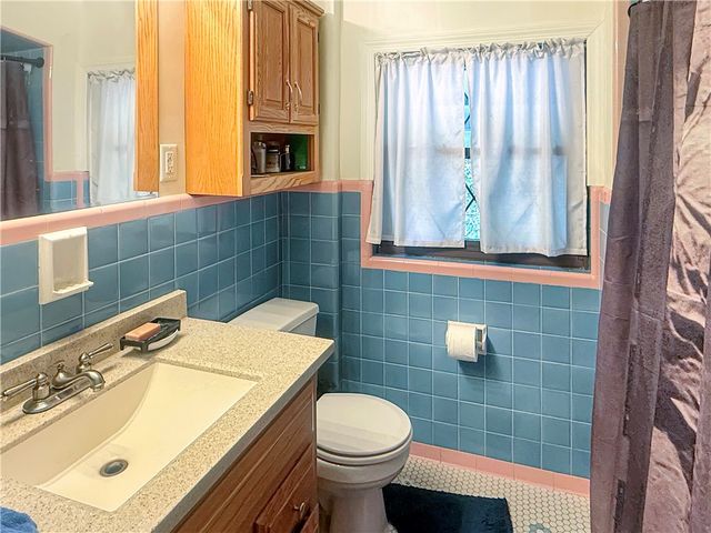 915 Liberty St, Mckees Rocks, PA 15136