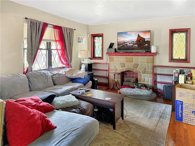 915 Liberty St, Mckees Rocks, PA 15136