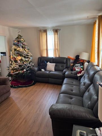 223 Park Avenue, Huntington, NY 11743