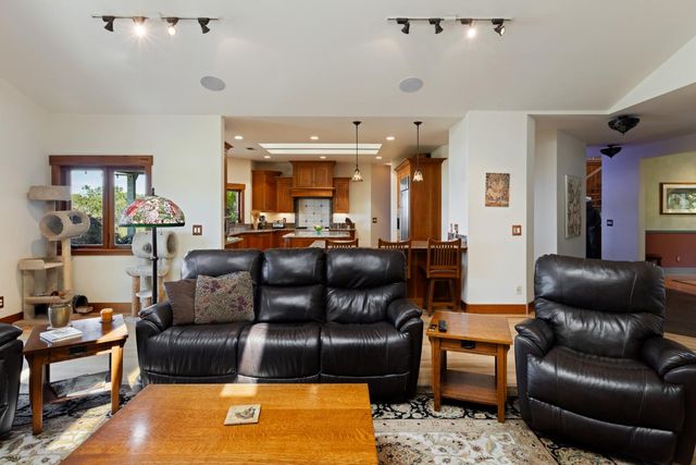 1992 Rabbit Ridge Rd, Somerset, CA 95684