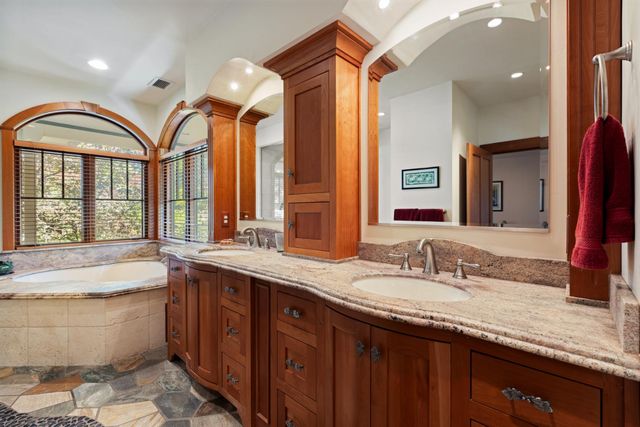 1992 Rabbit Ridge Rd, Somerset, CA 95684