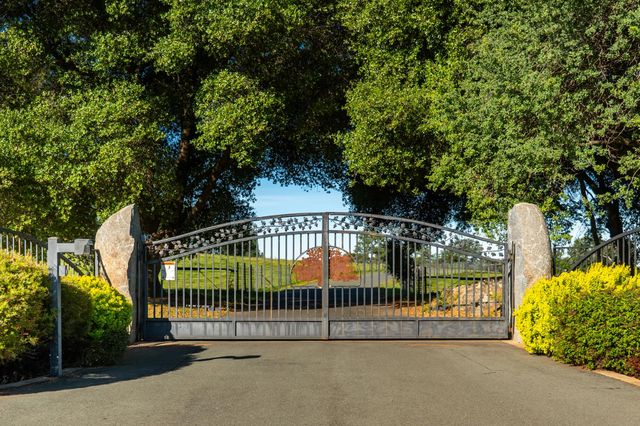 1992 Rabbit Ridge Rd, Somerset, CA 95684