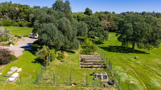 1992 Rabbit Ridge Rd, Somerset, CA 95684