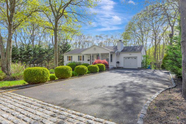 10 Black Pine Street, Center Moriches, NY 11934