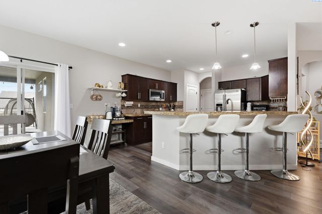 497 Charbonnueau Dr, Richland, WA 99352