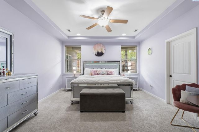 497 Charbonnueau Dr, Richland, WA 99352