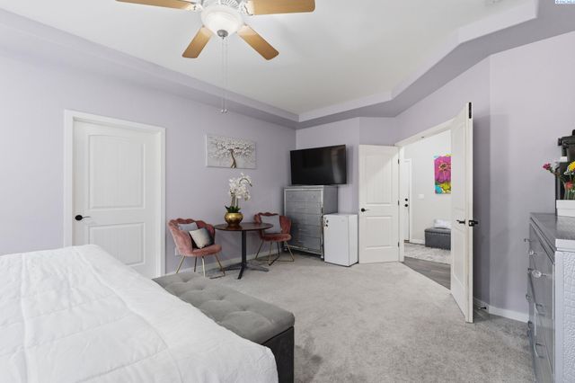 497 Charbonnueau Dr, Richland, WA 99352