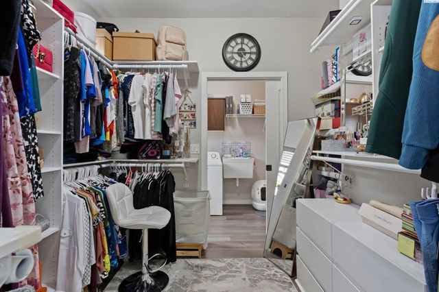 497 Charbonnueau Dr, Richland, WA 99352