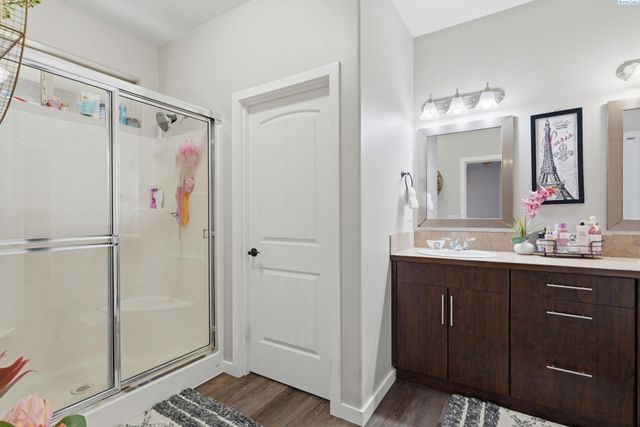 497 Charbonnueau Dr, Richland, WA 99352