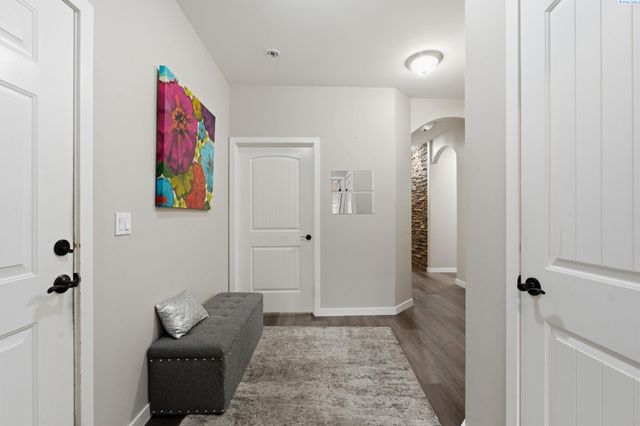 497 Charbonnueau Dr, Richland, WA 99352