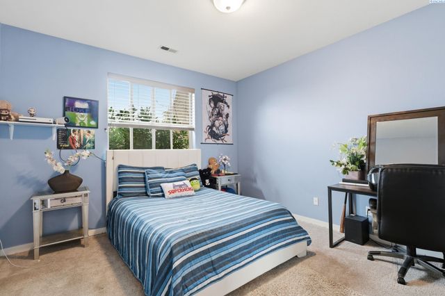 497 Charbonnueau Dr, Richland, WA 99352