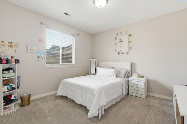 497 Charbonnueau Dr, Richland, WA 99352