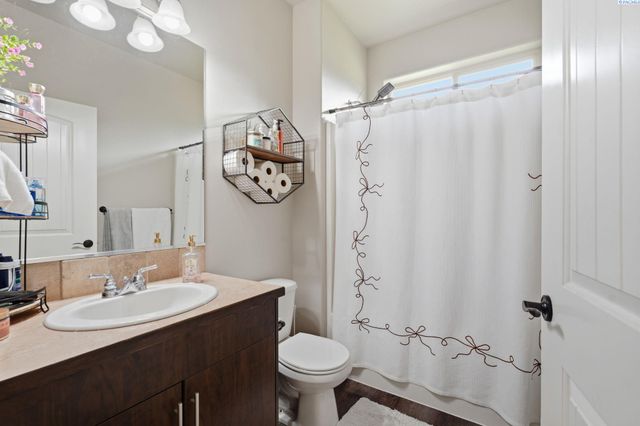 497 Charbonnueau Dr, Richland, WA 99352