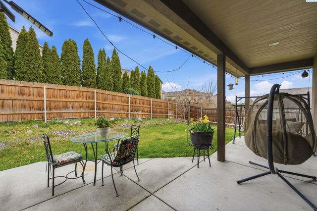 497 Charbonnueau Dr, Richland, WA 99352