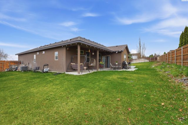 497 Charbonnueau Dr, Richland, WA 99352