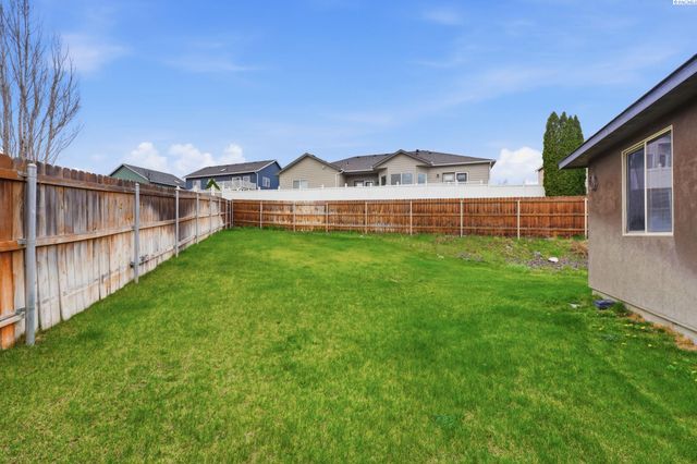 497 Charbonnueau Dr, Richland, WA 99352