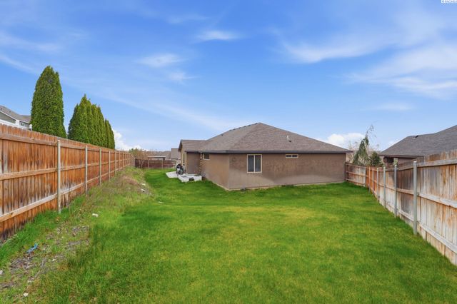 497 Charbonnueau Dr, Richland, WA 99352