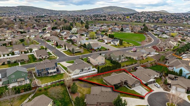 497 Charbonnueau Dr, Richland, WA 99352