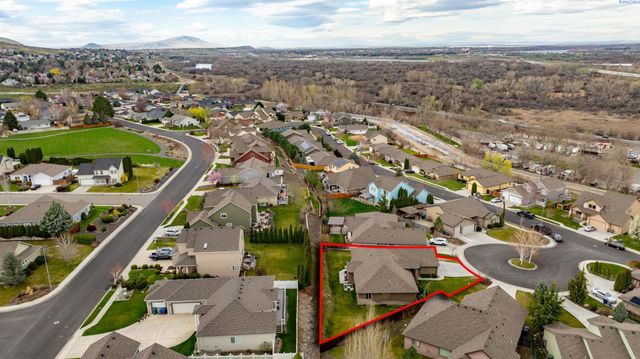 497 Charbonnueau Dr, Richland, WA 99352