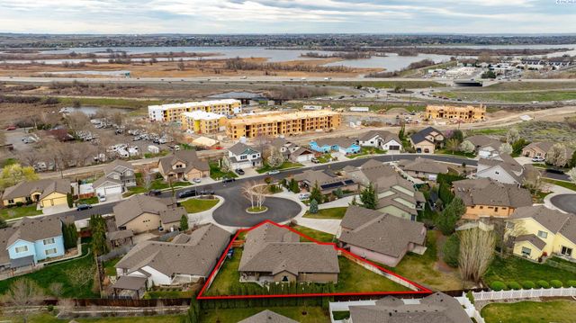 497 Charbonnueau Dr, Richland, WA 99352