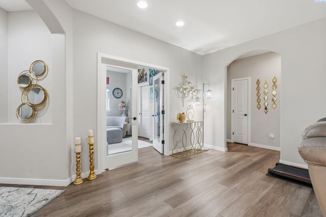 497 Charbonnueau Dr, Richland, WA 99352