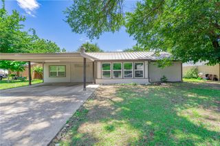 5509 Gilbow Avenue, River Oaks, TX 76114