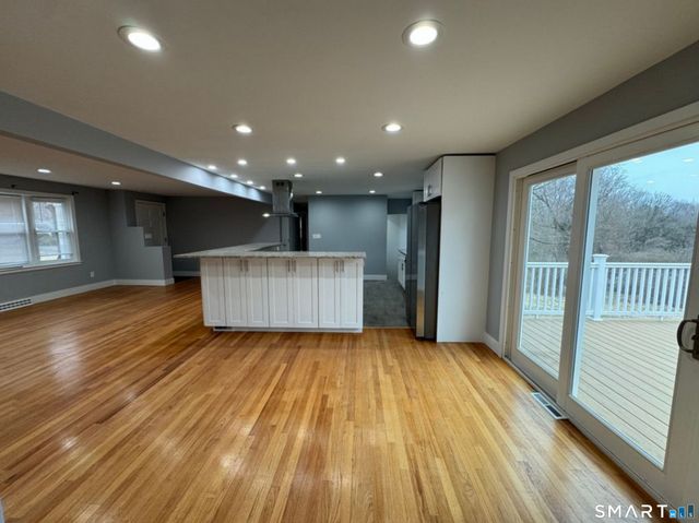 16 Wedgewood Drive, Woodbridge, CT 06525