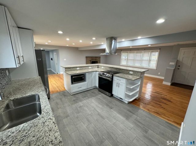 16 Wedgewood Drive, Woodbridge, CT 06525