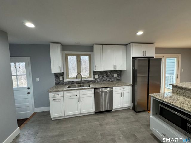 16 Wedgewood Drive, Woodbridge, CT 06525