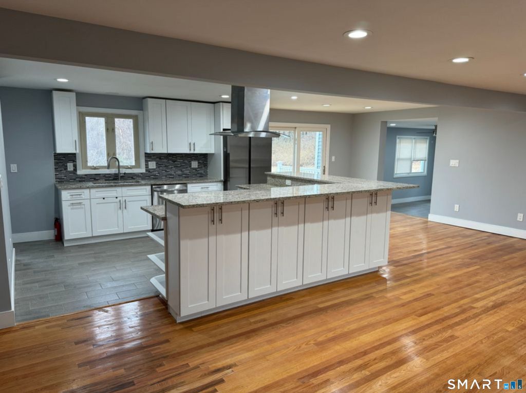 16 Wedgewood Drive, Woodbridge, CT 06525
