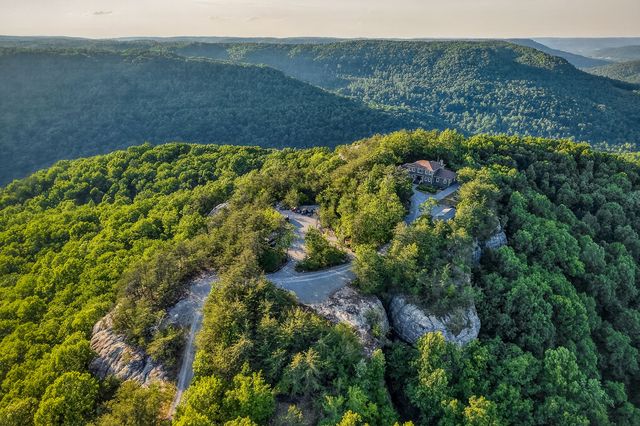 275 Buckeye Ln, Wilder, TN 38589
