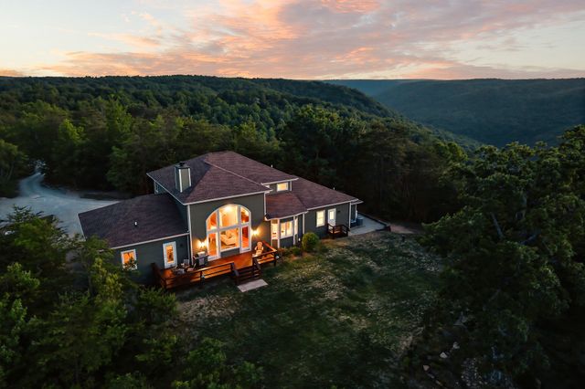 275 Buckeye Ln, Wilder, TN 38589