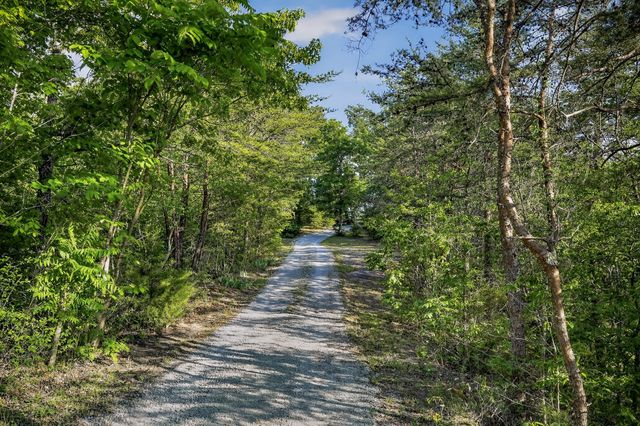 275 Buckeye Ln, Wilder, TN 38589