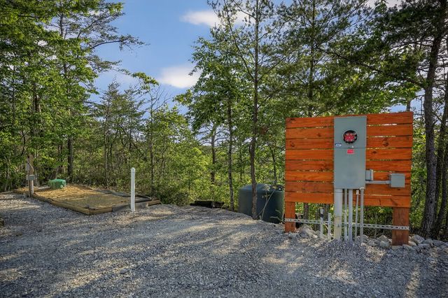 275 Buckeye Ln, Wilder, TN 38589