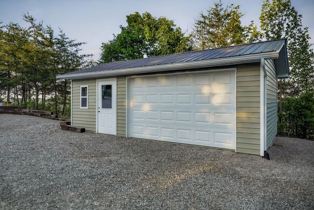 275 Buckeye Ln, Wilder, TN 38589