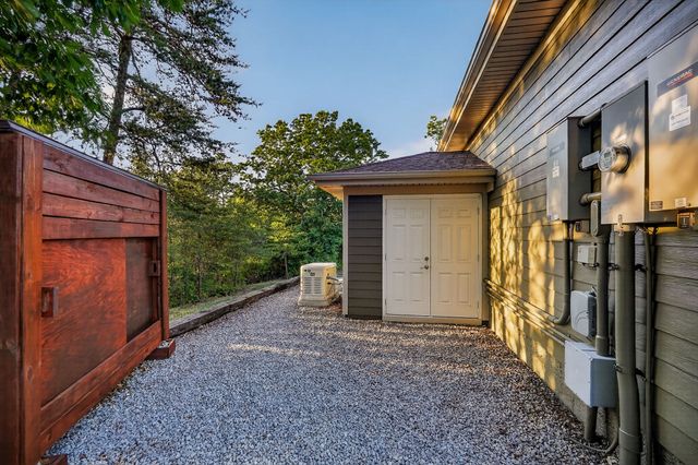 275 Buckeye Ln, Wilder, TN 38589