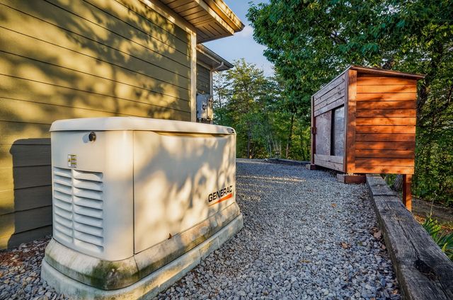 275 Buckeye Ln, Wilder, TN 38589