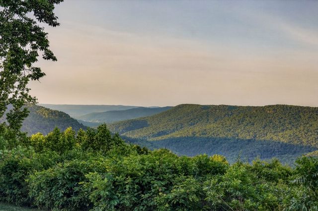 275 Buckeye Ln, Wilder, TN 38589
