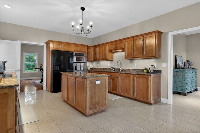 275 Buckeye Ln, Wilder, TN 38589