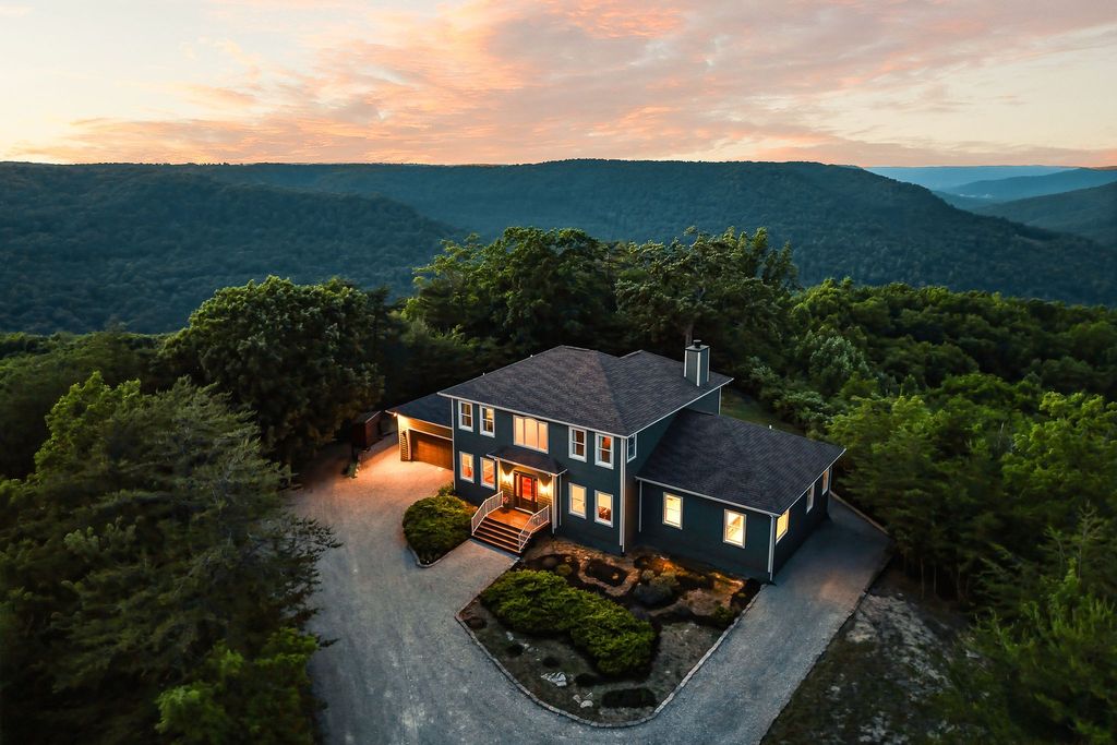 275 Buckeye Ln, Wilder, TN 38589