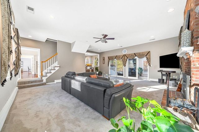 15 Wadsworth Way, Sharon, MA 02067