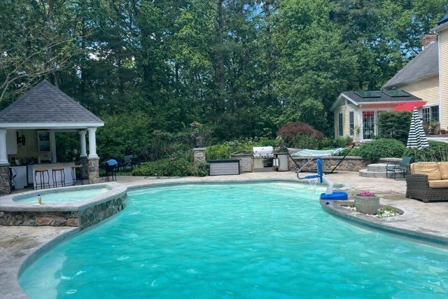 15 Wadsworth Way, Sharon, MA 02067