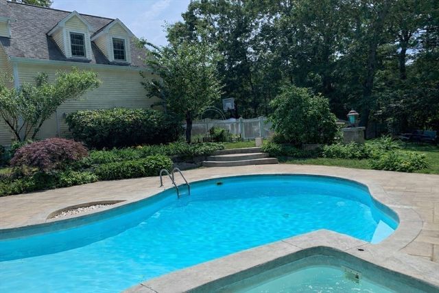 15 Wadsworth Way, Sharon, MA 02067