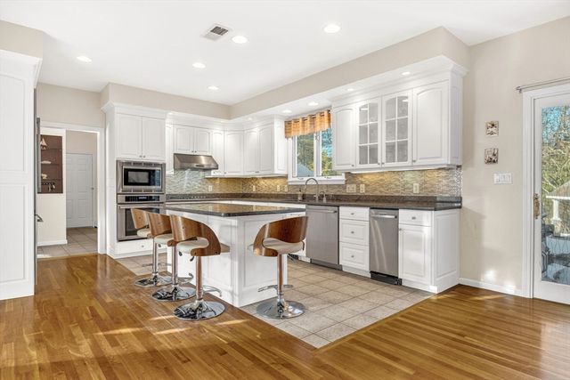 15 Wadsworth Way, Sharon, MA 02067