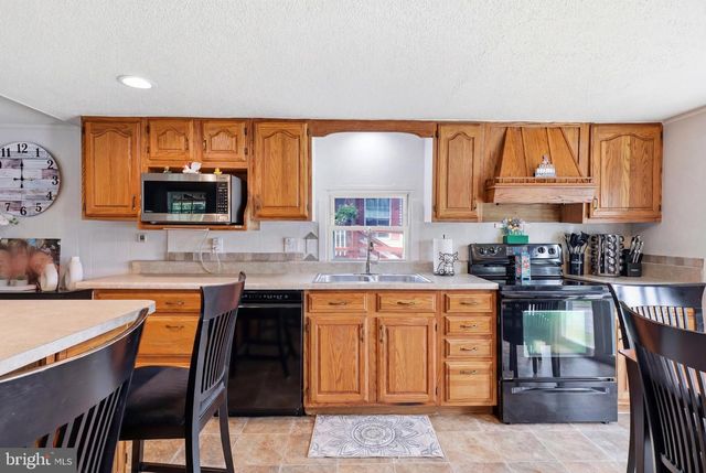 157 LINDA DR, New Oxford, PA 17350