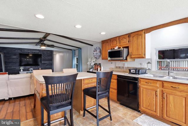 157 LINDA DR, New Oxford, PA 17350
