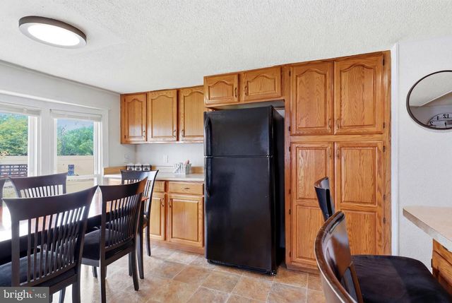 157 LINDA DR, New Oxford, PA 17350