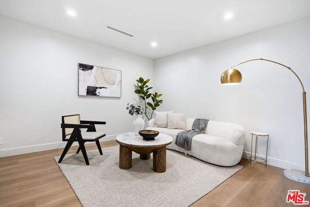 325 N Oakhurst Drive 405, Beverly Hills, CA 90210
